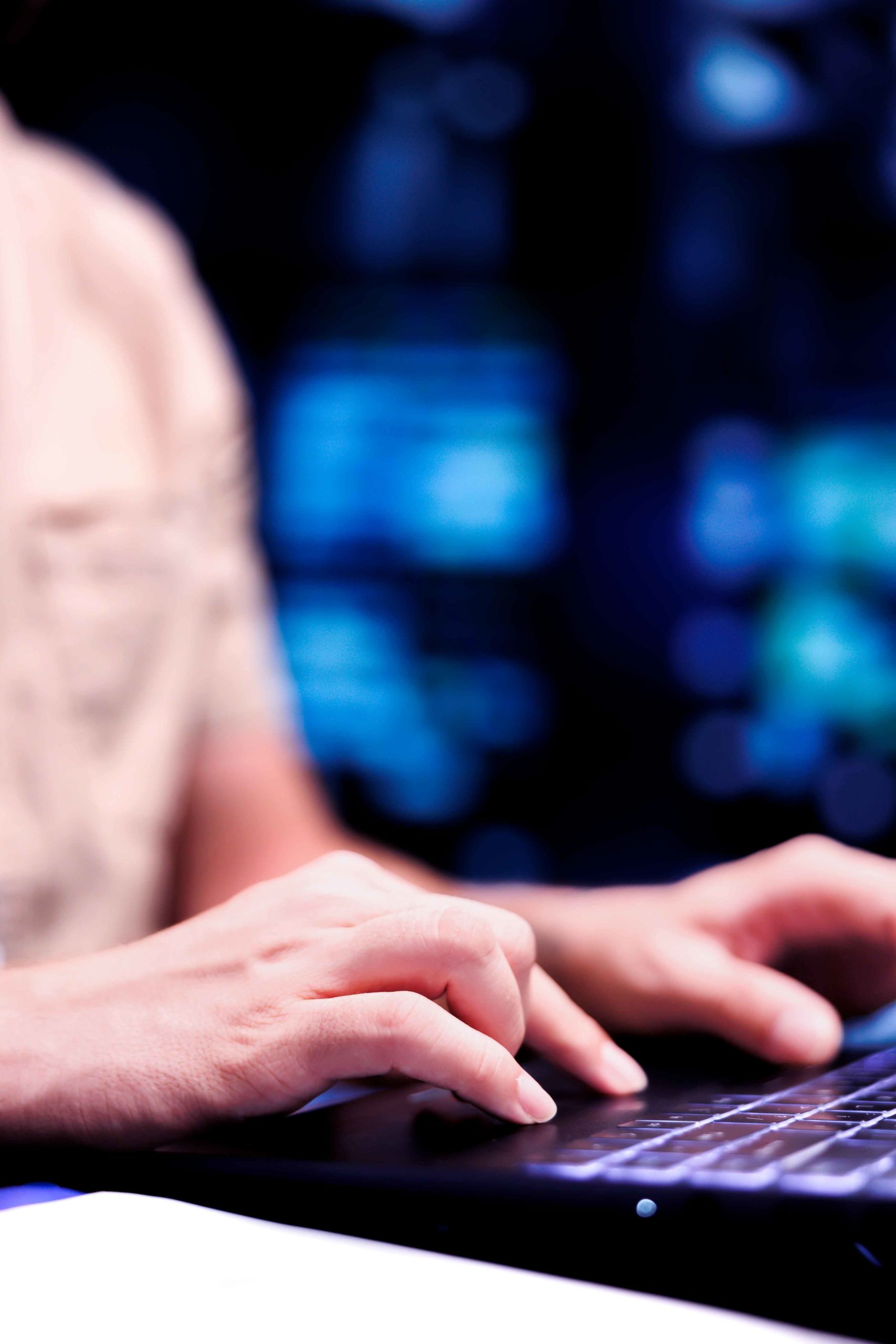 Hosting y Correo Profesional